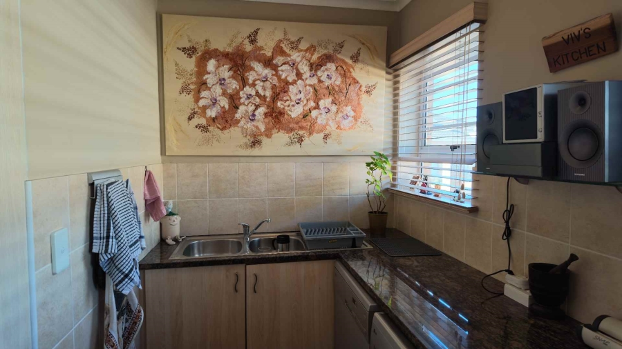 To Let 2 Bedroom Property for Rent in Oostersee Western Cape